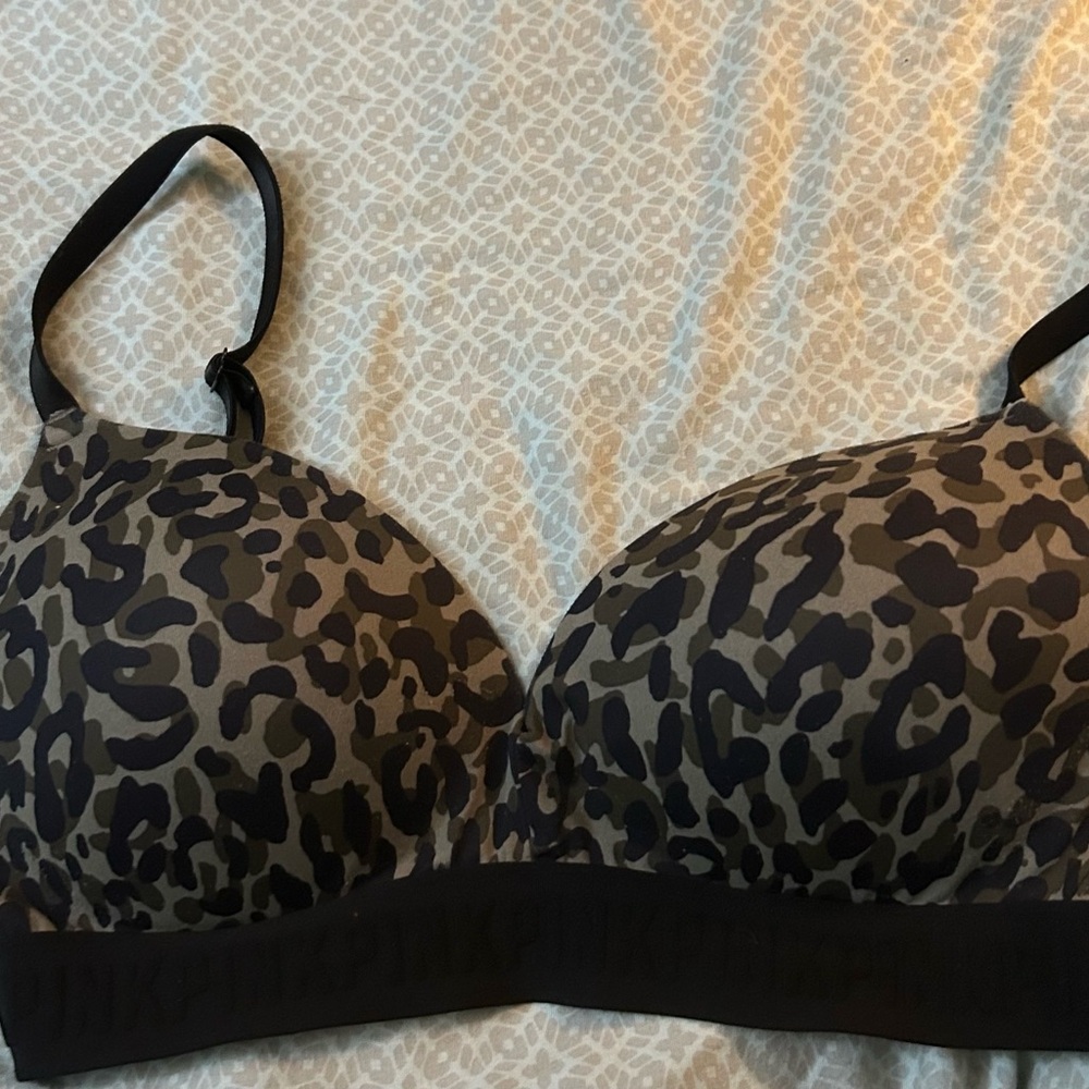 NWOT wear everywhere wireless push-up bra